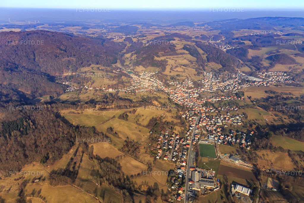 Luftbild: Ortsansicht im Odenwald aus Südwesten im Ortsteil Reichenbach in Lautertal im Bundesland Hessen in Deutschland. Foto: IMG_096728.jpg vom 15.02.2017 durch Werner Riehm/FLY-FOTO.de