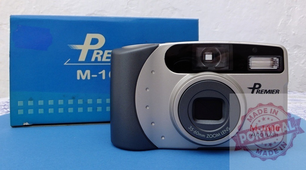 Premier M-1600 film camera with original box | Premier M-1600 point and shoot 35mm film camera displaying vintage photography technology - Realisiert mit Pictrs.com