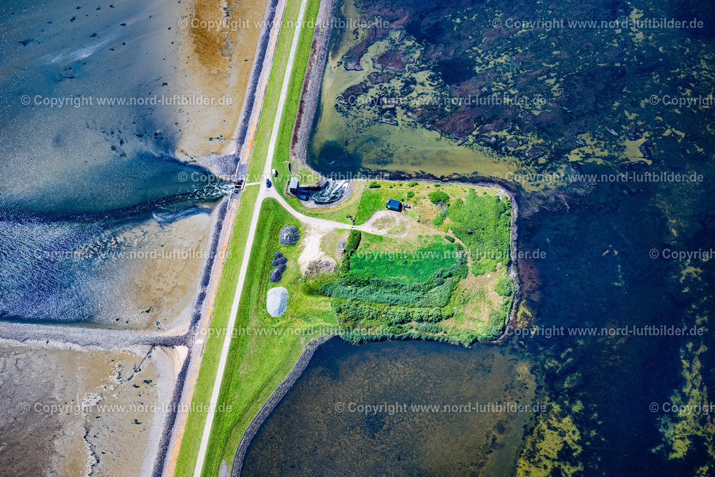 Sylt_Rantum_Rantumbecken_Pumpenbauwerk_ELS_9612130825 | SYLT 13.08.2025 Spezialkonstruktion eines Wasser- Pumpwerkes - Schöpfwerkes " Rantumbecken " in Sylt Nordsee - Insel im Bundesland Schleswig-Holstein, Deutschland. // Water pumping station " Rantumbecken " in Sylt North Sea Island in the state Schleswig-Holstein, Germany. Foto: Martin Elsen