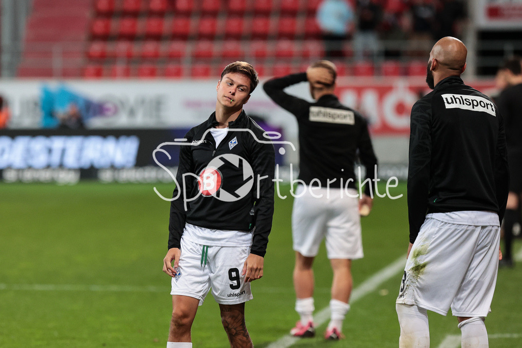 FC Ingolstadt - SV Waldhof Mannheim | Die Mannheimer ist enttaeuscht nach dem Ausgleich in der Nachspielzeit / Minos GOURAS (SVW #9) / Terrence BOYD (SVW #13) / Enttaeuschung / Enttaeuscht
