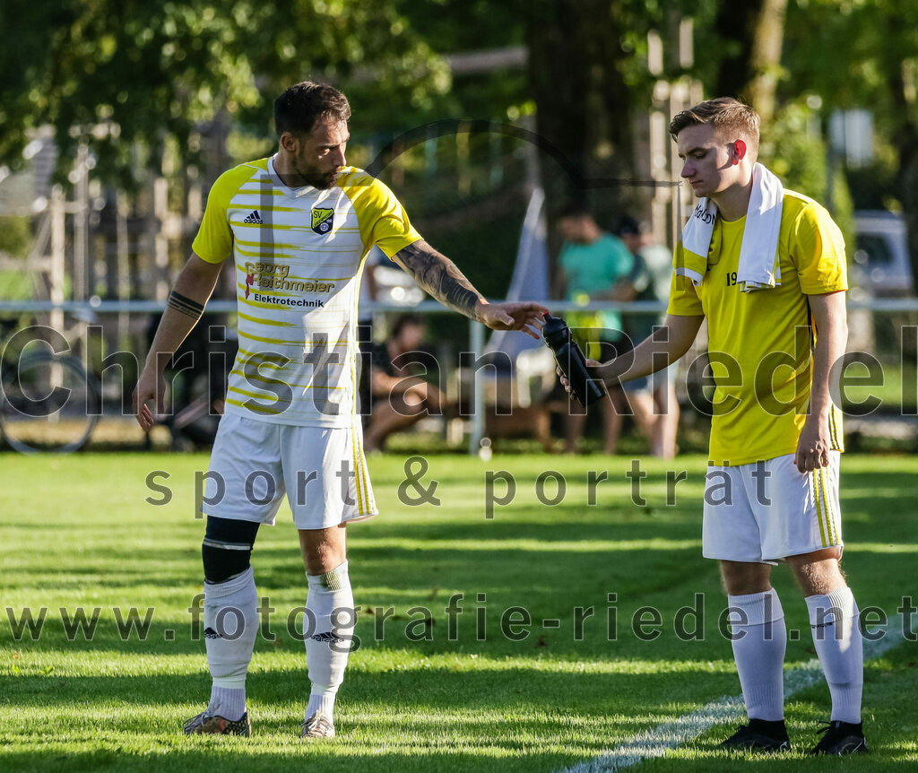 2023-08-18_038_SpVgg_Eichenkofen_gegen_FC_Langenpreising | Erding, Deutschland, 18.08.2023:
Fußball, A-Klasse 2023 / 2024, 3. Spieltag, SpVgg Eichenkofen gegen FC Langenpreising, Endergebnis: 0:2

Christian Huber (SpVgg Langenpreising, #10)

Foto: Christian Riedel / fotografie-riedel.net