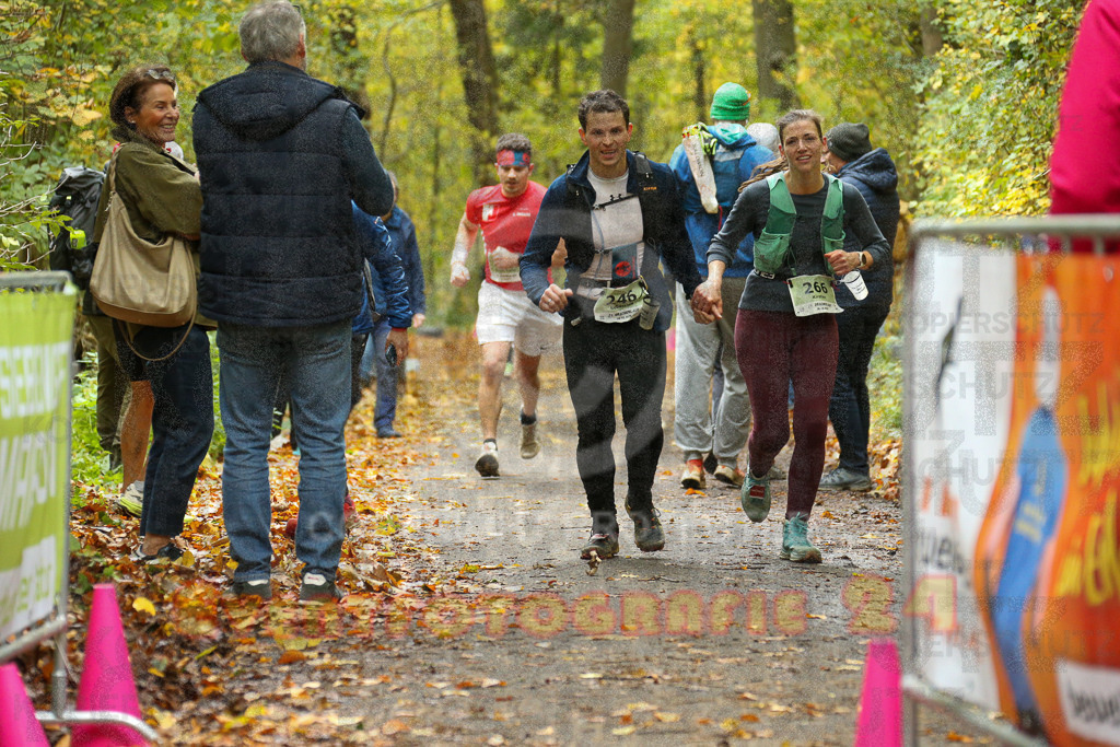 251026_1316_EX1_3041 | Sportfotografie im Rhein-Sieg Kreis, Köln, Bonn, NRW, Rheinland Pfalz, Hessen, etc. Unser Tätigkeitsfeld umfasst den Laufsport vom Volkslauf über den Marathon, Duathlon, Triathon bis zum Ultralauf wie Kölnpfad Ultra oder Schindertrail.