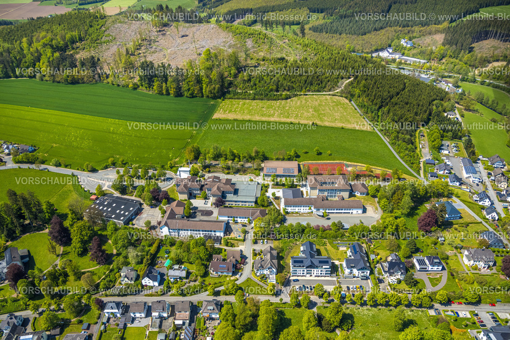 Eslohe230505734 | Luftbild, Brüder-Grimm-Schule und Realschule, Sporthalle Steltenberg,  Eslohe, Sauerland, Nordrhein-Westfalen, Deutschland