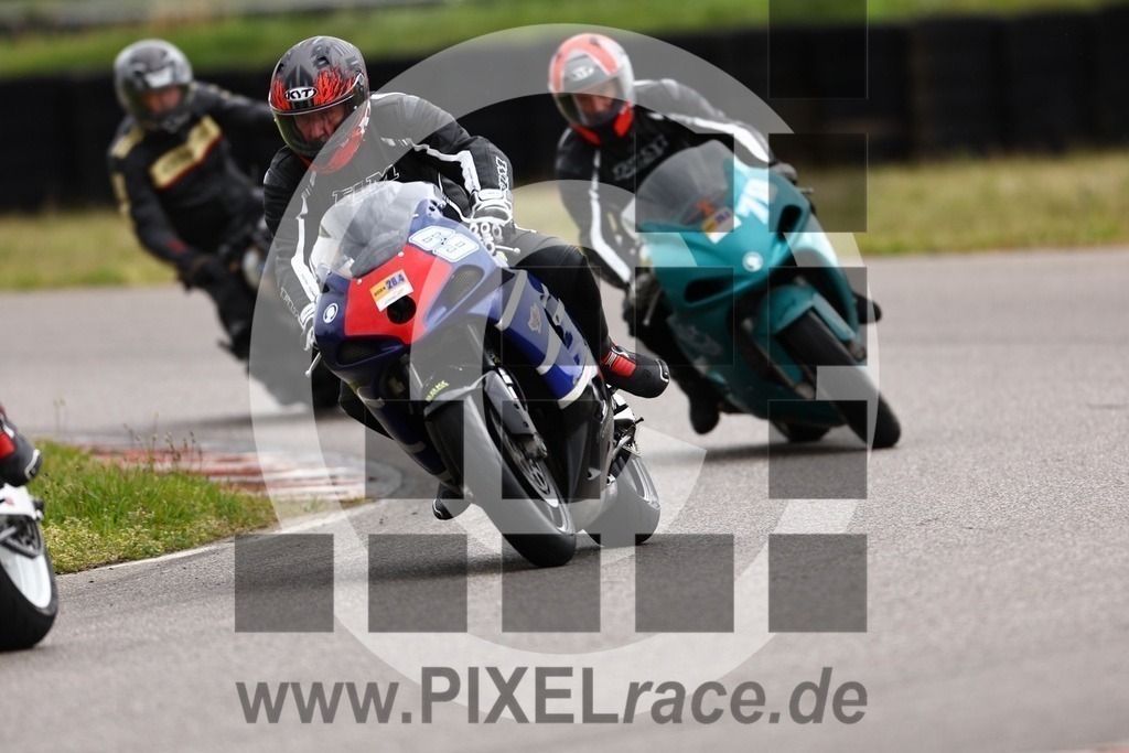 0069-20240428_00575 | Schöne Erinnerungen an spannende Momente - das festzuhalten ist unser Job. PIXELrace.de ist seit 2003 auf den Rennstrecken Europas unterwegs um die Action draußen beim Fahren und die wunderbare Stimmung imm Fahrerlager für euch einzufangen.