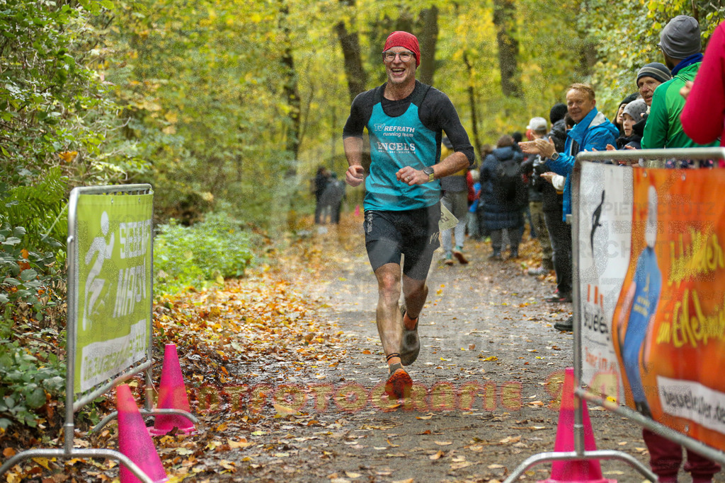 251026_1220_EX1_0135 | Sportfotografie im Rhein-Sieg Kreis, Köln, Bonn, NRW, Rheinland Pfalz, Hessen, etc. Unser Tätigkeitsfeld umfasst den Laufsport vom Volkslauf über den Marathon, Duathlon, Triathon bis zum Ultralauf wie Kölnpfad Ultra oder Schindertrail.