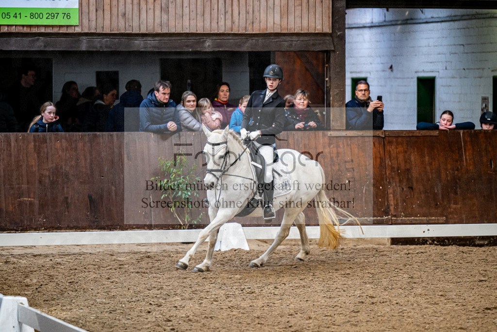 20240310-DOS_1141 | Entdecke hochwertige Reitturnierfotos von Foto Oger. Professionell, emotional und authentisch – jetzt Lieblingsmomente im Shop bestellen.Deutschlandweite Turnierfotografie. - Realisiert mit Pictrs.com