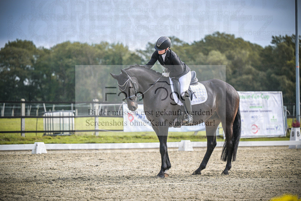 DOS_B272 | Entdecke hochwertige Reitturnierfotos von Foto Oger. Professionell, emotional und authentisch – jetzt Lieblingsmomente im Shop bestellen.Deutschlandweite Turnierfotografie. - Realisiert mit Pictrs.com