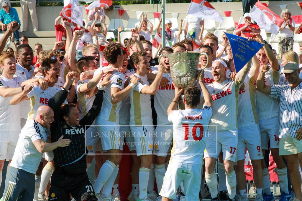 DM23 Finale Herren Mannheimer HC -  Rot-Weiß Köln 04.06.23-329 | lanaschraderfotografie - Realisiert mit Pictrs.com