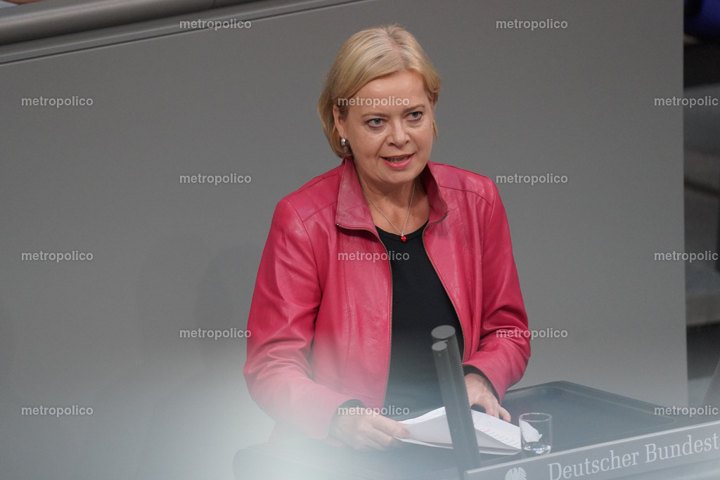 Gesine Lötzsch (2) | Metropolico