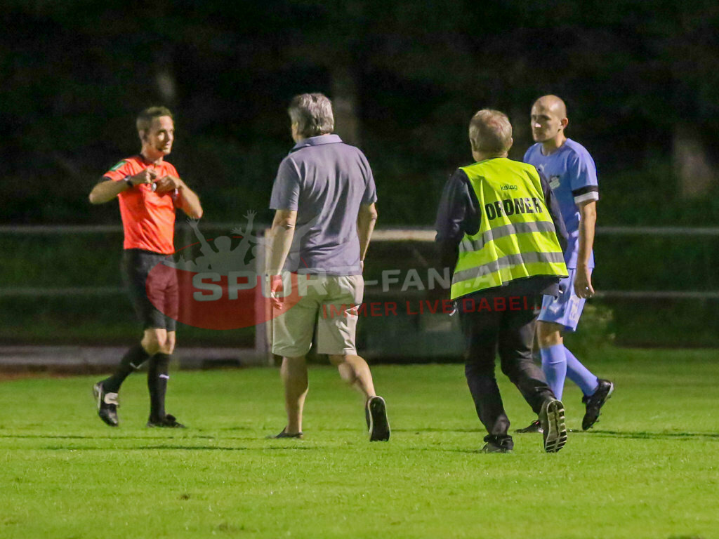 VST Völkermarkt - SVG Bleiburg 2-2, Kärntner Liga 2. Runde | Zuschauer am Feld VST Völkermarkt - SVG Bleiburg 2-2 am 08.08.2023 in Völkermarkt
(Lilienberg Arena), Austria, (Photo by Ernst Krawagner sport-fan.at) - Realisiert mit Pictrs.com