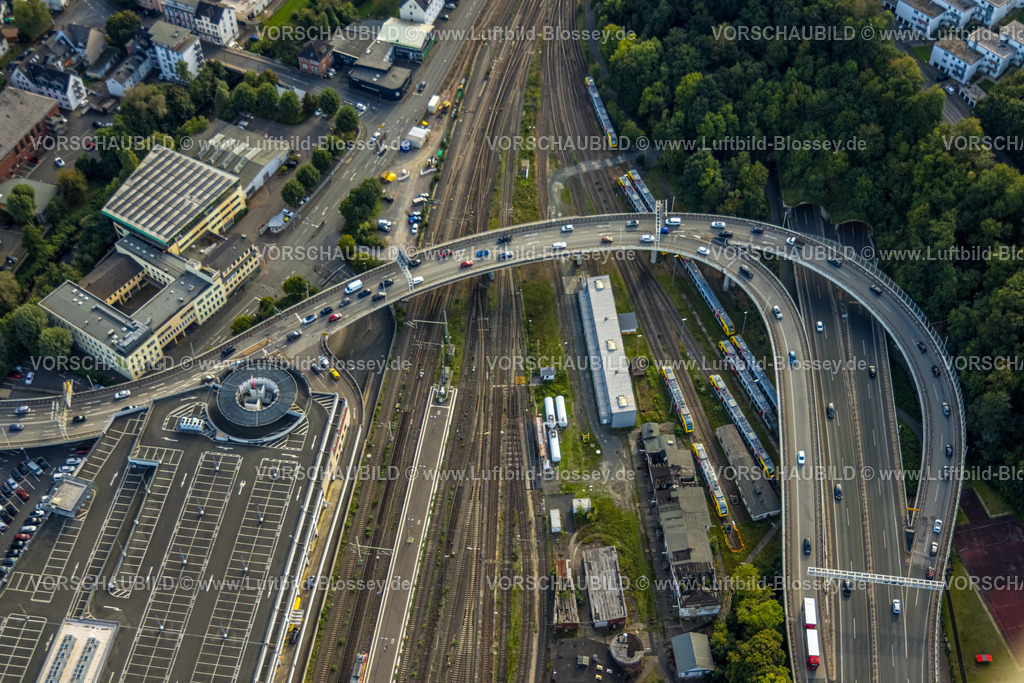 Siegen230912528 | Luftbild, Bogen der Hüttentalstraße Bundesstraße B54 über Bahngleise am Hauptbahnhof an der City-Galerie Tunneleinfahrt der Bundesstraße B62, Siegen-Kernband, Siegen, Siegerland, Nordrhein-Westfalen, Deutschland