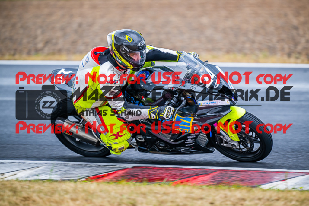 MaZZes_FotoMatrix_220625_7388 | PROSUPERSTOCK