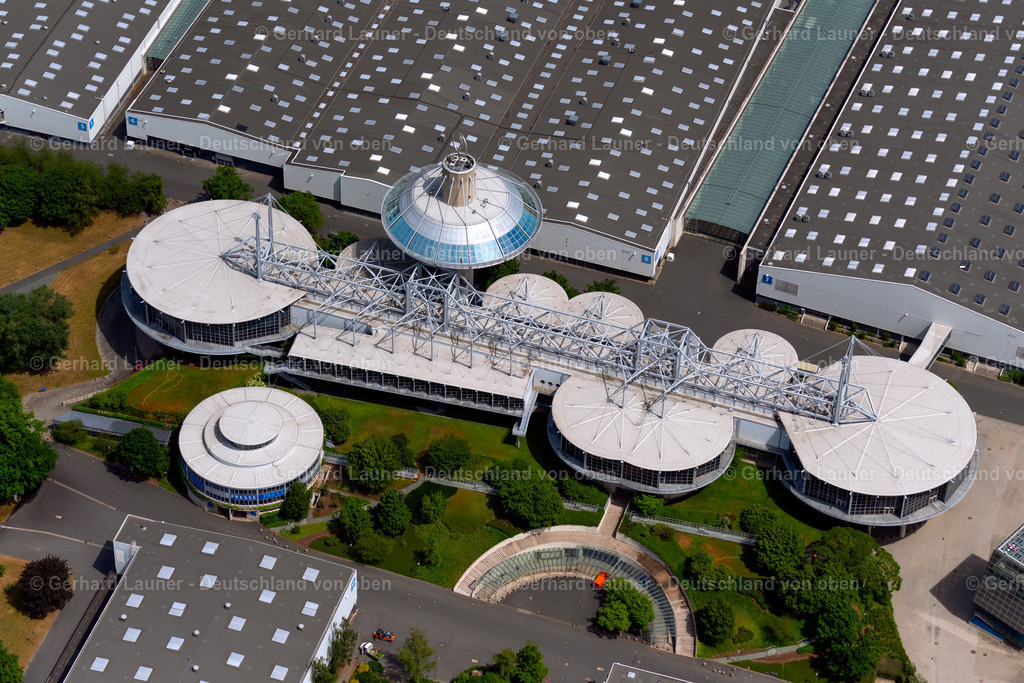 4030713 | HANNOVER 02.06.2020 Kongresszentrum " Convention Center " auf dem Messegelände im Ortsteil Mittelfeld in Hannover im Bundesland Niedersachsen, Deutschland. Weiterführende Informationen bei: Deutsche Messe,  Hannover.de Internet Gesellschaft mit beschränkter Haftung,  SEP I Architekten Bockelmann Klaus PartG mbB,  fiylo Deutschland GmbH. // Congress center " Convention Center " on the exhibition grounds in the district Mittelfeld in Hanover in the state Lower Saxony, Germany. Further information at: Deutsche Messe,  Hannover.de Internet Gesellschaft mit beschraenkter Haftung,  SEP I Architekten Bockelmann Klaus PartG mbB,  fiylo Deutschland GmbH. Foto: Gerhard Launer