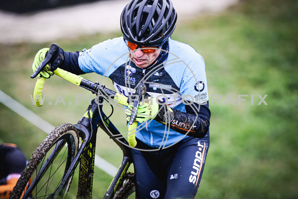 ..... | AUSTRIA, 24.11.24, 3.Radquerfeldein GP um das Sportzentrum Gunskirchen Image shows: Photo: Wapics / Andreas Willdoner