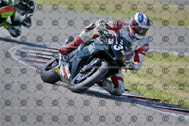 26BT02-0516 | markuskiefer.com - Realisiert mit Pictrs.com