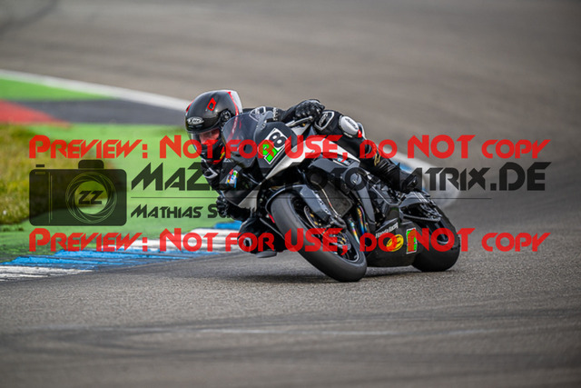 MaZZes_FotoMatrix_230410_861 | ROT