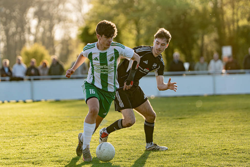 Fußball I Herren I Saison 2025-2026 I Bezirksliga Weser-Ems 4 I 15. Spieltag I TuS Lutten - GW Brockdorf I 08118 | jns.sportfotos - Realisiert mit Pictrs.com