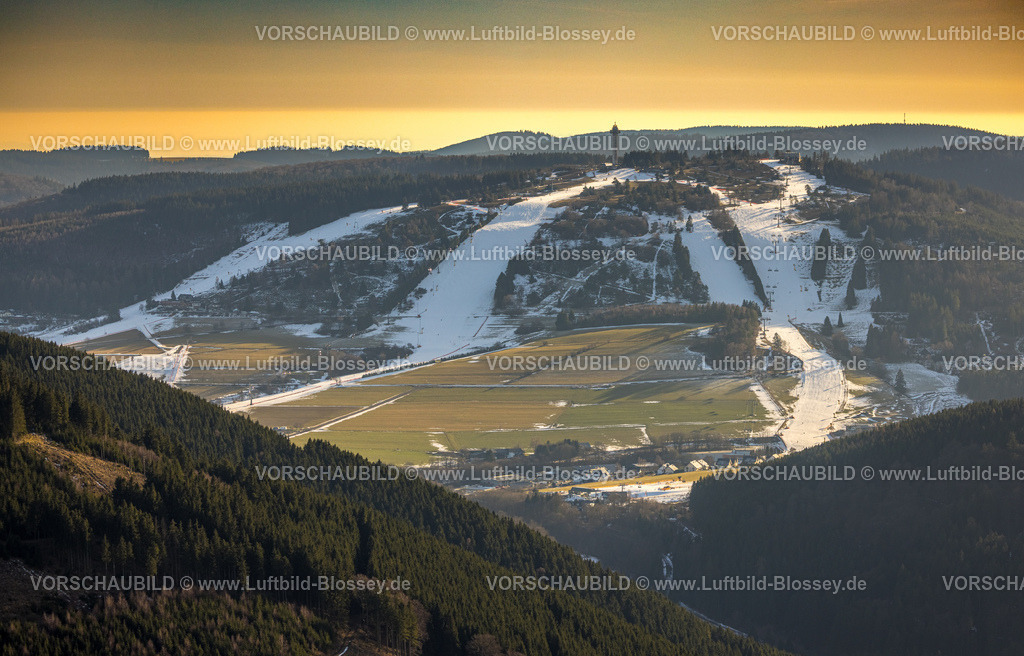 Willingen260104795 | Luftbild, Hochheideturm Ettelsbergmit Aussichtsplattform, Bergstation Skigebiet und Schneepiste Ettelsberg, orangener Abendhimmel, Stryck, Willingen, Südwestfalen, Hessen, Deutschland