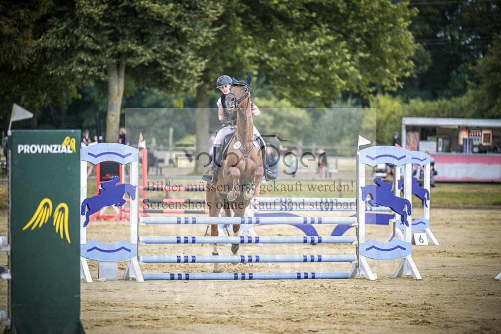 DOS_7417 | Entdecke hochwertige Reitturnierfotos von Foto Oger. Professionell, emotional und authentisch – jetzt Lieblingsmomente im Shop bestellen.Deutschlandweite Turnierfotografie. - Realisiert mit Pictrs.com