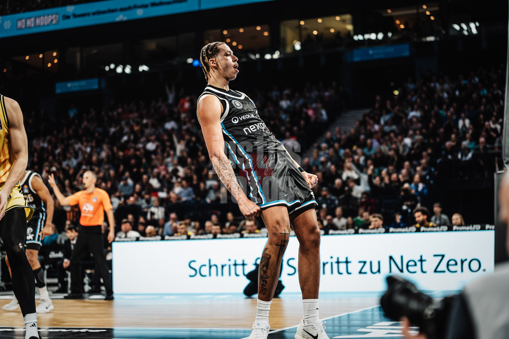 Basketball | Männer | Saison 2025/2026 | easyCredit Basketball Bundesliga | Veolia Towers Hamburg vs. ALBA BERLIN | 14.12.2025 | Jubel Zacharie Perrin (#52, Veolia Towers Hamburg)
