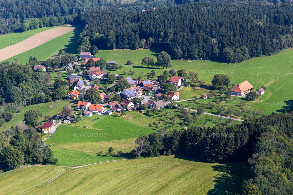 Luftbild: Ortsteil Berg im Ortsteil Berg in Wolfegg im Bundesland Baden-Württemberg in Deutschland. Foto: IMG_129130.jpg vom 04.09.2021 durch Werner Riehm/FLY-FOTO.de