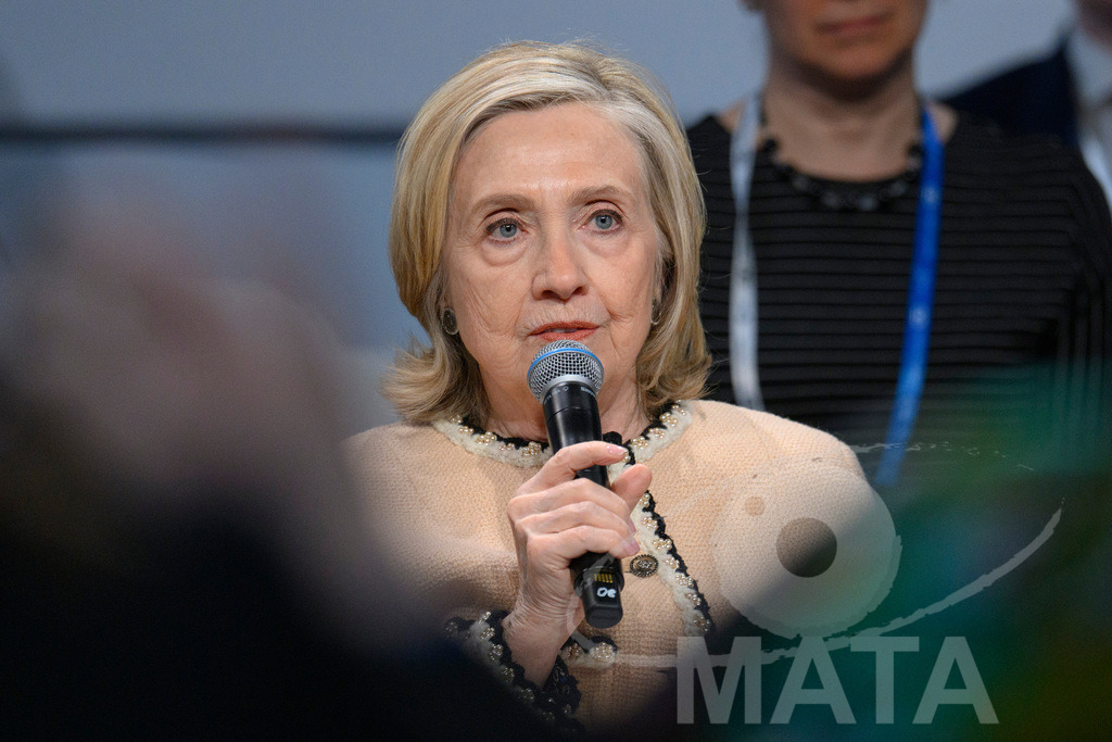 _DWA0277 | Die US-Politikerin Hillary Clinton auf der Veranstaltung Girls Just Want to Have Fundamental Rights: Fighting the Global Pushback im Rahmen der Münchner Sicherheitskonferenz 2026. München, 14.02.2026 Bayern Deutschland - Realisiert mit Pictrs.com