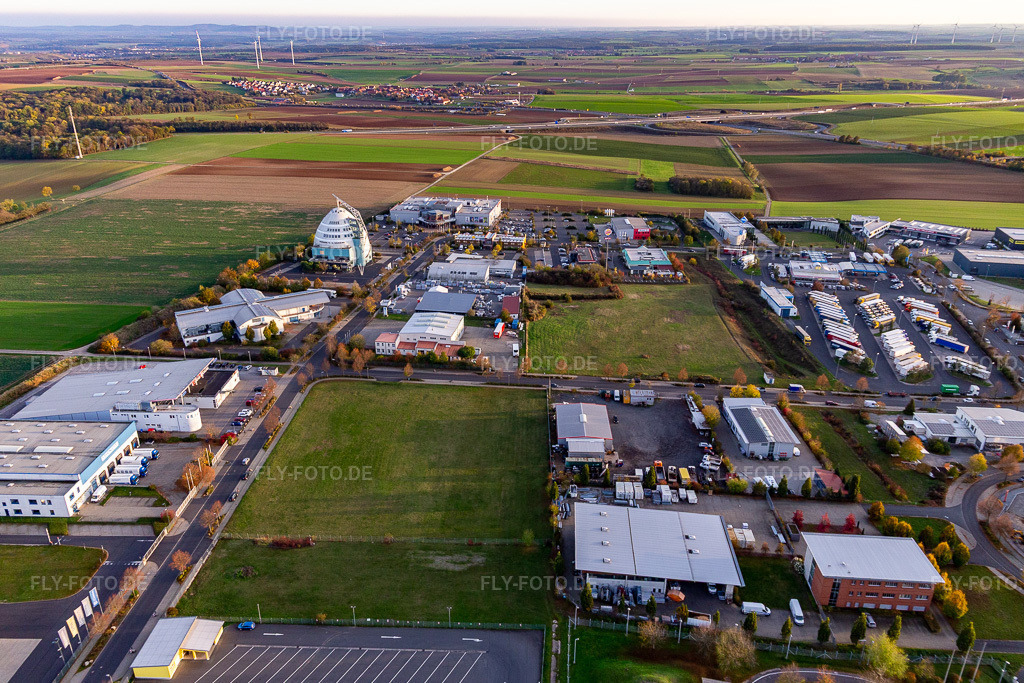 Luftbild: Gewerbegebiet und Firmenansiedlung Mainfrankenpark im Ortsteil Effeldorf in Dettelbach im Bundesland Bayern in Deutschland. Foto: IMG_119719.jpg vom 26.10.2019 durch Werner Riehm/FLY-FOTO.de