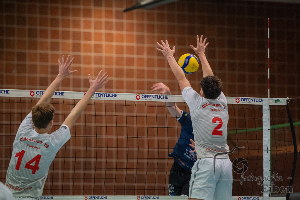 VSG Ammerland-Oldenburger TB | Regionalliga; VSG Ammerland (blau)-Oldenburger TB (weiß) am 18.01.2025 in Bad Zwischenahn (Sporthalle Schilldestraße ), Photo: Philip Eiben 2025 - Realisiert mit Pictrs.com