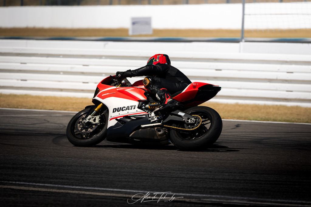Ducati Trackday Hockenheimring 2026 | Entdecken Sie die faszinierende Welt von Alexander Tschuncky Arts: Kreative Fotografie, atemberaubende Automobilkunst und hochwertiger Bilderdruck. Lassen Sie sich inspirieren! - Realisiert mit Pictrs.com