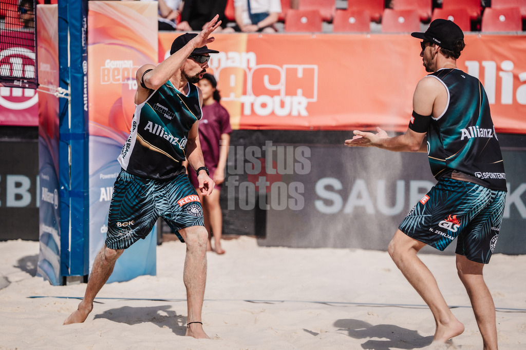 Beachvolleyball | Männer | Allianz German Beach Tour 2025 | Tourstop Bremen | 14.06.2025 | v.l. Jonathan Erdmann und Nejc Zemljak jubeln