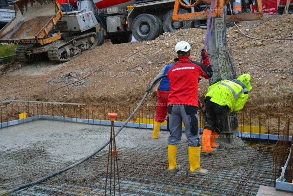 bib-lg04-betonarbeiten-0584 | Nach LV-Leistungsgruppen sortierte Detailfotos über den Bau eines Hauses. Alle Hausbau-Bilder direkt vom Urheber und Autor der Website Haus-Selber-Bauen.com