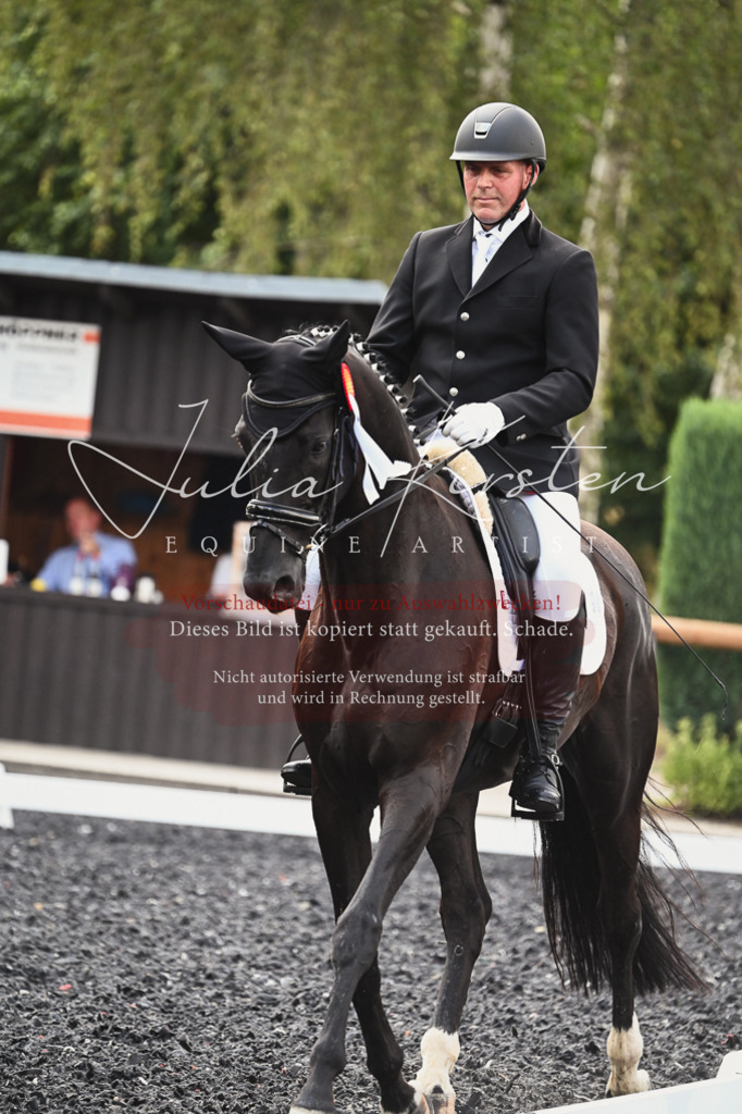 DSC_2828 | Pferde- und Turnierfotografie in Westsachsen. Pferdeportraits, Auftragszeichnungen und intuitive Kunst.