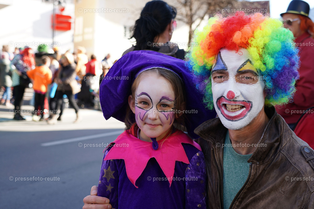 13-news-2023-Feb16-Unsinniger_Fasching_Reutte-sony-DSC02377 | Info aus dem Bezirk Reutte/Ausserfern Tirol sowie eine umfangreiche Bilddatenbank über die gesamte Region: Lechtal, Talkessel Reutte, Tannheimertal, Zwischentoren. Lech, Plansee, Zugspitze, Grenztunnel, B179, Fernpassstraße, Verkehr, Lawinen, Tradition, - Realisiert mit Pictrs.com
