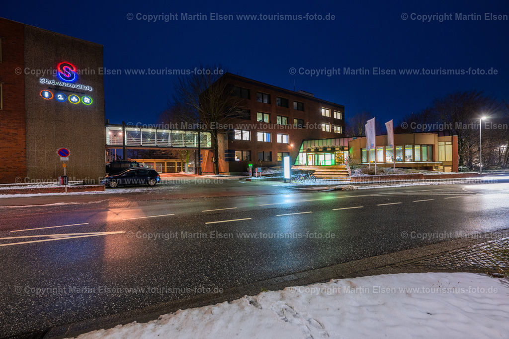 Stade Stadtwerke Stade Nachtbild_ELS_8017041223 | Stader Winter - Realisiert mit Pictrs.com
