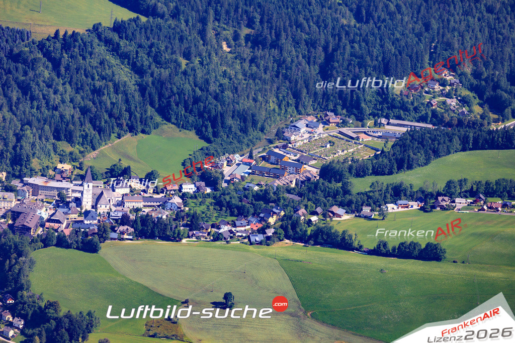 Die Luftaufnahme der Stadt Bad Aussee wurde 2017 vom Flugzeug heraus erstellt ( keine Drohne )- hohe Auflösung für beste Qualität
