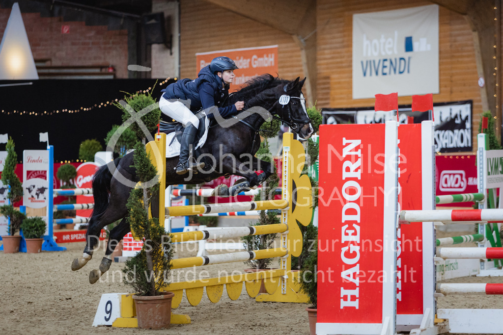 221127_Winterfestival_L-Spr_HPTTY-250 | Deine schönsten Turniermomente als professionelle Fotos! Entdecke hochwertige Pferdesport-Fotografie im Online-Shop. Jetzt Fotos finden & bestellen!