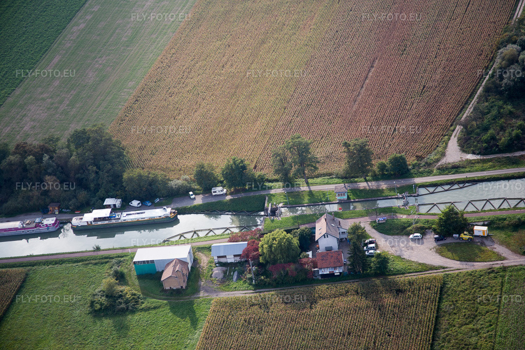 Vue aérienne: Vendenheim, Eckwersheim, canal de Marne au Rhin à Eckwersheim dans le département Bas Rhin, France. Photo: IMG_074148.jpg prise le 04/10/2014 par Werner Riehm/FLY-FOTO.euRésolution de l'original: 5472 x 3648 px