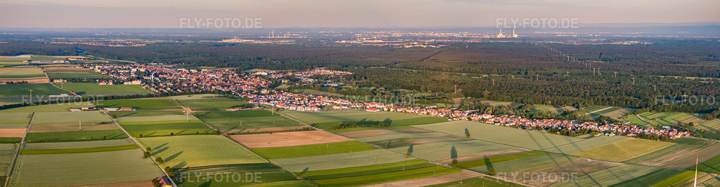 Luftbild: Panorama von Nordwesten in Kandel im Bundesland Rheinland-Pfalz in Deutschland. Foto: IMG_50142-Bearbeitet.jpg vom 05.06.2012 durch Werner Riehm/FLY-FOTO.deAuflösung des Originals: 10798 x 2811 px