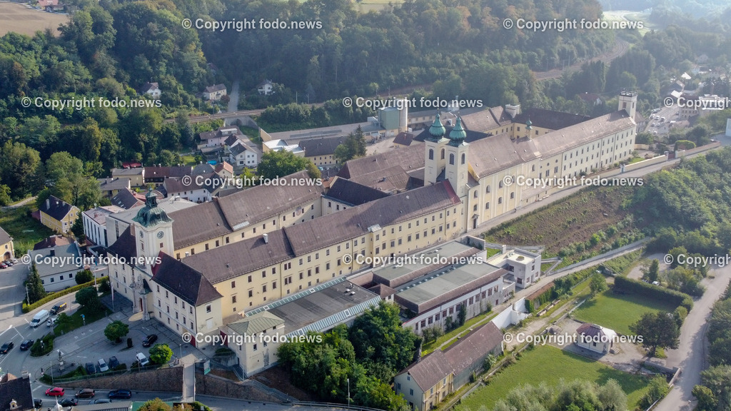 Stift Lambach_ Bibliothek_ 25.08.2022-3 | 25.08.2022, Lambach, AUT, Stift Lambach, Bibliothek, im Bild Stift Lambach, Drohne