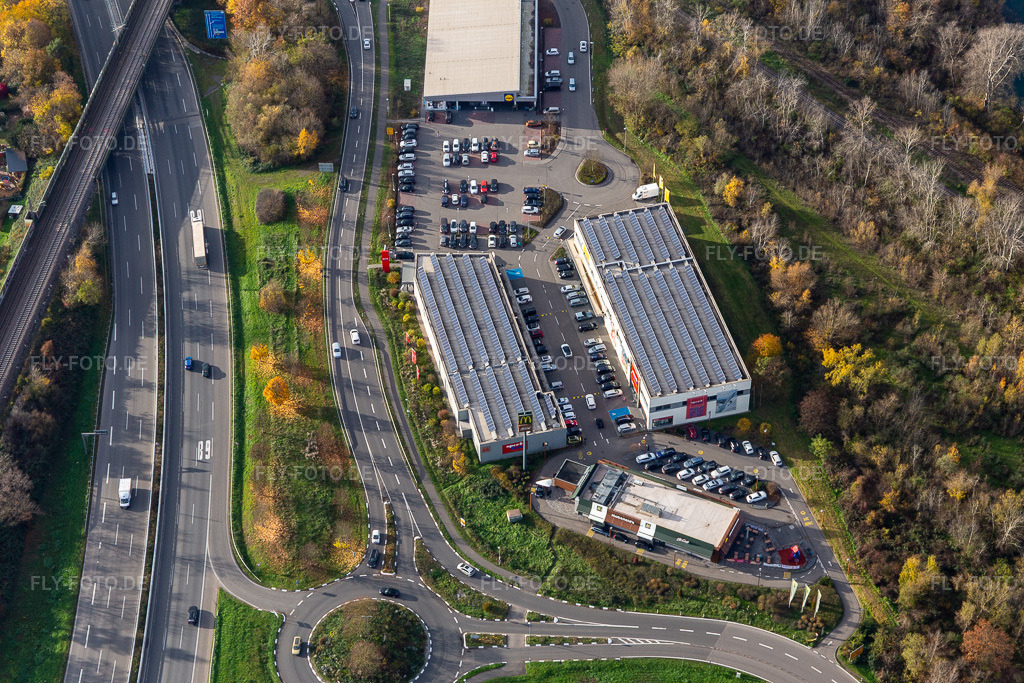 Luftbild: Maximilian-Center mit Lidl, Kik und McDonalds im Ortsteil Maximiliansau in Wörth im Bundesland Rheinland-Pfalz in Deutschland. Foto: IMG_135236.jpg vom 26.11.2022 durch Werner Riehm/FLY-FOTO.de