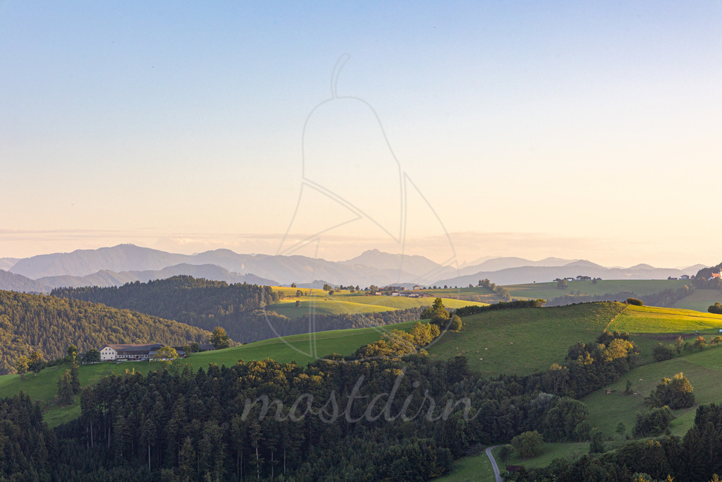 Spätsommer in Randegg mit Blick nach Sankt Leonhard und den Gesäusebergen | Ihre Fotografin im Lungau, ihre Fotografin im Mostviertel, Wandbilder Onlineshop, Imagefotos für Ihr Unternehmen,  - Realisiert mit Pictrs.com