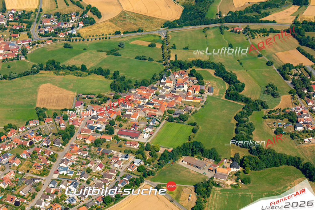Das Luftbild zeigt : Unterhohenried Haßfurt - Die Luftaufnahme wurde 2023 vom UL-Flugzeug aus erstellt ( keine Drohne ) - Hochauflösende Luftaufnahme - Für grossformatige Ausdrucke geeignet. Die Geschenkidee !Mit Lizenz und Bildrechte bestellbar
