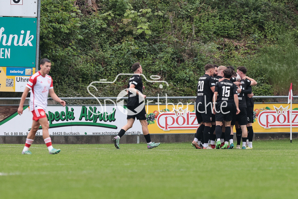 TSV Buchbach - FC Bayern Amateure | Jubel der Hausherren nach dem Treffer zum 1-0 durch Kevin HINGERL (TSV #7) / Tor / Freude / Torschuetze