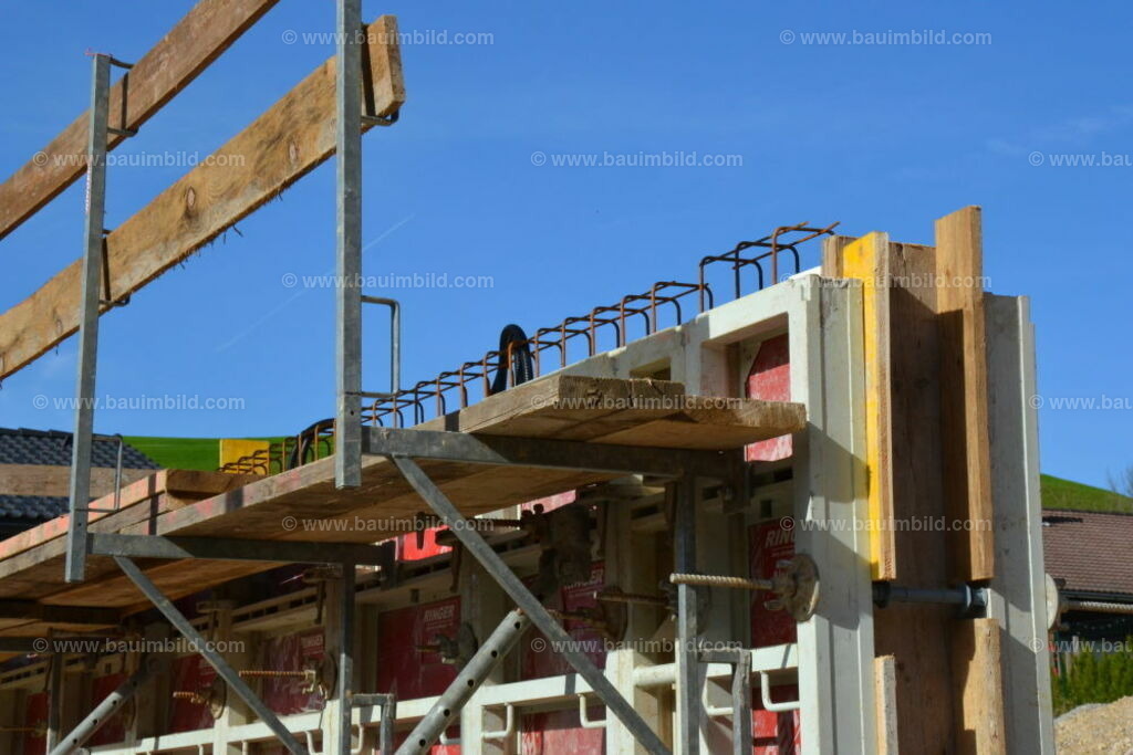 bib-lg04-betonarbeiten-0619 | Nach LV-Leistungsgruppen sortierte Detailfotos über den Bau eines Hauses. Alle Hausbau-Bilder direkt vom Urheber und Autor der Website Haus-Selber-Bauen.com