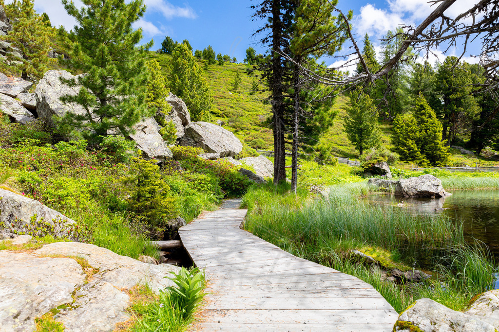 Windebensee | Der Windebensee an der Nockalmstraße. - Realisiert mit Pictrs.com