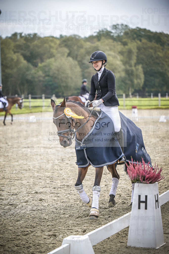 DOS_B326 | Entdecke hochwertige Reitturnierfotos von Foto Oger. Professionell, emotional und authentisch – jetzt Lieblingsmomente im Shop bestellen.Deutschlandweite Turnierfotografie. - Realisiert mit Pictrs.com