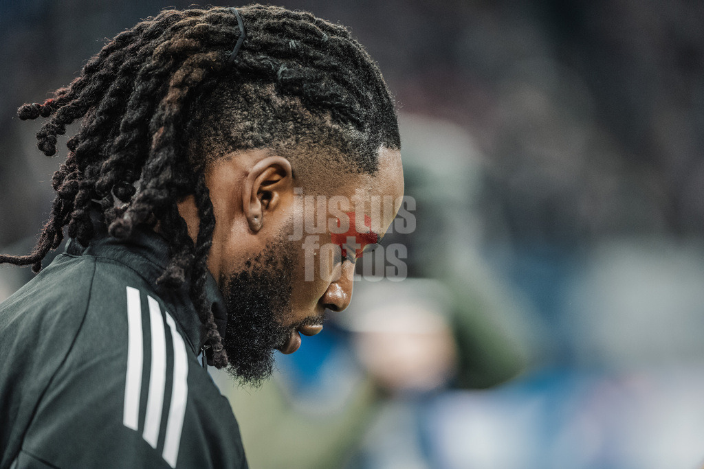 Fußball | Männer | Saison 2025/2026 | 1. Fußball-Bundesliga | 24. Spieltag | Hamburger SV vs. RB Leipzig | 01.03.2026 | Jordan Torunarigha (#25, HSV) läuft ins Stadion ein