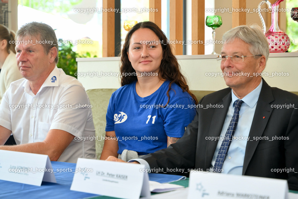 Pressekonferenz Ferlach Damen Handball | Obmann SC Ferlach Perkounig Walter, Voncina Luna Spielerin SC Ferlach Damen, Kärntner Landeshauptmann Kaiser Peter, Pressekonferenz Ferlach Damen Handball, PK SC Ferlach Damen Europa Cup  am 15.09.2023 in Ferlach (Cafe Peterlin), Austria, (Photo by Bernd Stefan)