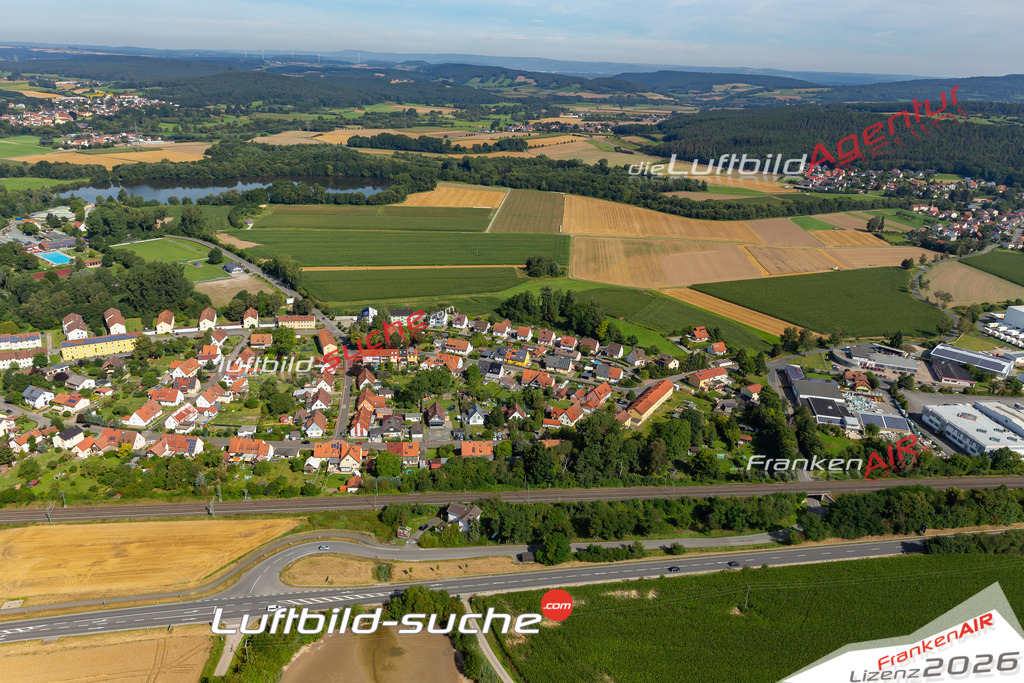 Aktuelles Luftbild von  Redwitz an der Rodach Kauf mit Lizenz / Bildrechten möglich- Die Luftaufnahme wurde 2021 mittels UL-Flugzeug erstellt ( keine Drohne ) - hochauflösende Kamera-Systeme von  Canon -Beste Qualität - Für grossformatige Ausdrucke geeignet. Die Geschenkidee !