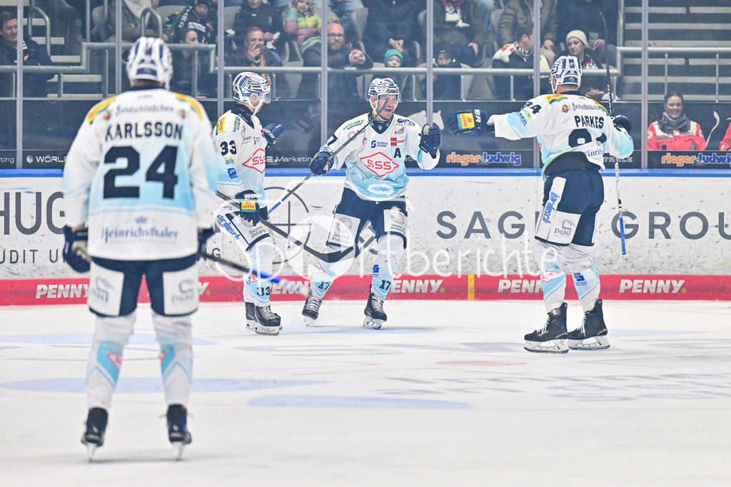 Augsburger Panther - Dresdner Eislöwen | AUGSBURG, DEUTSCHLAND - 06. MÄRZ: Jubel der Gäste nach dem Treffer zum 0-2 durch Lance BOUMA (Eislöwen Dresden 17) / Tor / Torschuetze / Freude / Happy / während dem Match zwischen den Augsburger Panthern und den Dresdner Eislöwen am 49. Spieltag der Penny DEL im Curt Frenzel Stadion